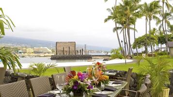 Daily buffet breakfast (USD 32.00 per person)