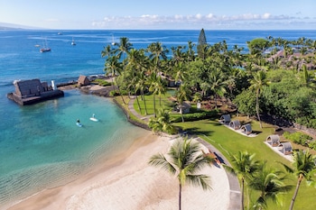 View from property looking out at Courtyard by Marriott King Kamehamehas Kona Beach Hotel