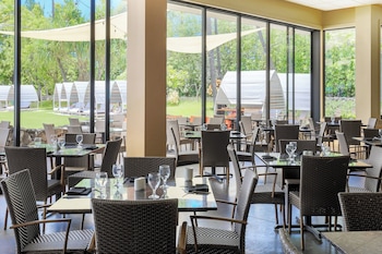 On the beach, beach towels, beach massages, rowing at Courtyard by Marriott King Kamehamehas Kona Beach Hotel