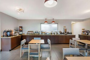 Free daily continental breakfast  - Comfort Inn Meridian - Bonita Lakes (Meridian)