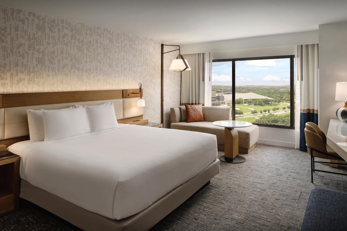 Premium bedding, in-room safe, desk, blackout curtains