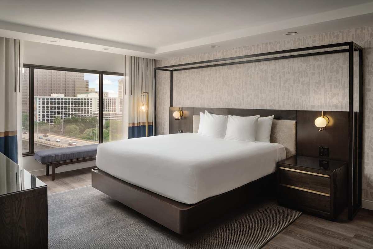 Signature Suite, 1 King Bed, Lake View | Hypo-allergenic bedding, down comforters, pillowtop beds, in-room safe