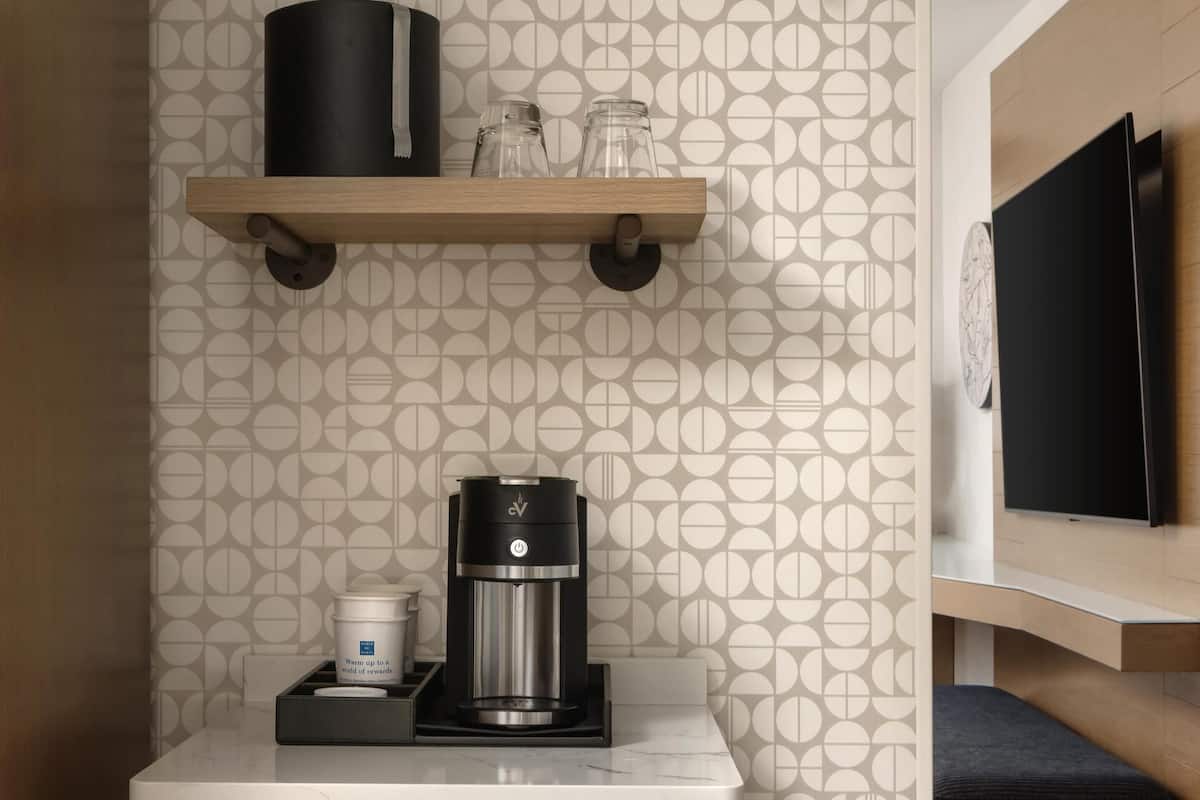 1 bedroom, premium bedding, in-room safe, desk