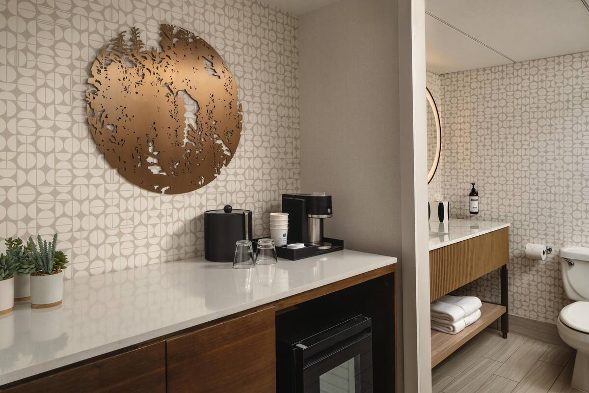 1 bedroom, premium bedding, in-room safe, desk