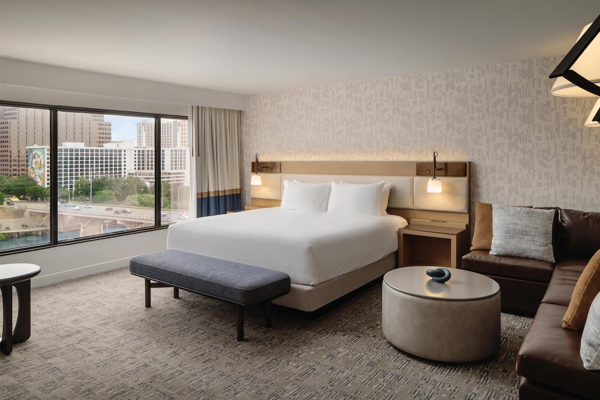 1 bedroom, premium bedding, in-room safe, desk