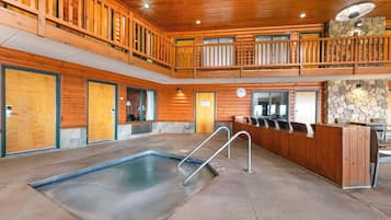 Indoor pool, sun loungers