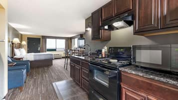 Suite, 1 King Bed, Non Smoking, Lake View (Upper Floor) | Desk, iron/ironing board, free WiFi, bed sheets