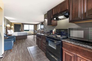 Suite, 1 King Bed, Non Smoking, Lake View (Upper Floor) | Desk, iron/ironing board, free WiFi, bed sheets