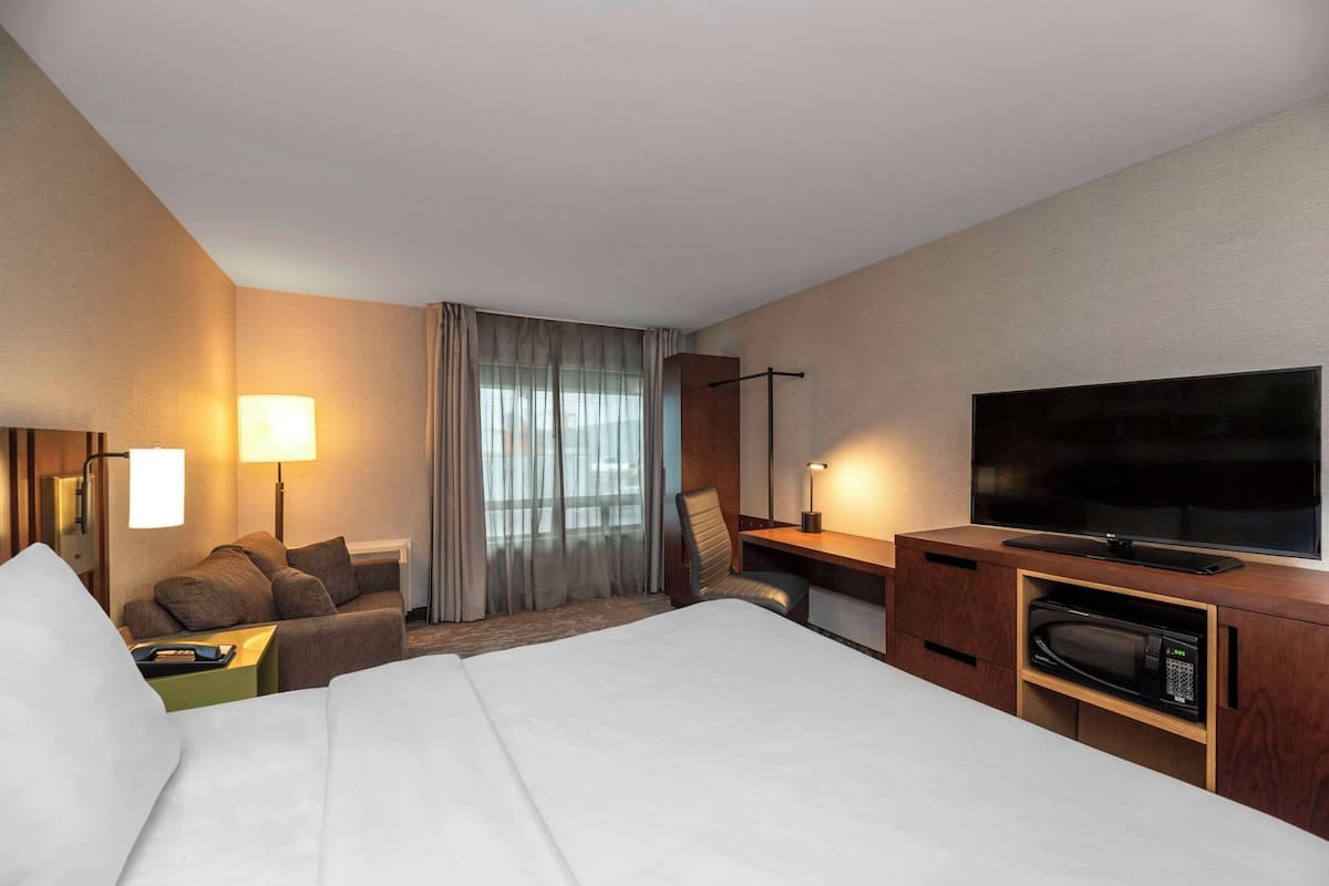 Ropa de cama de alta calidad, colchones con pillow-top y escritorio