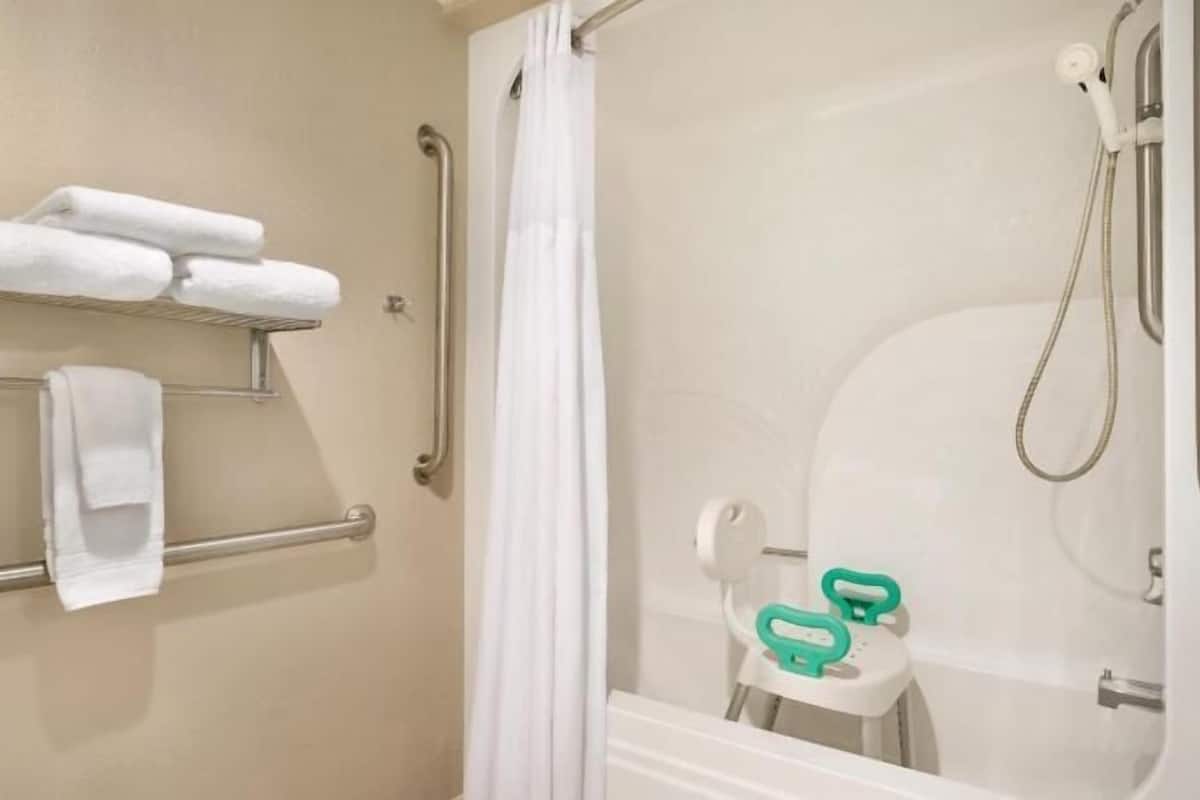 Bathroom | Bathtub, free toiletries, hair dryer, towels
