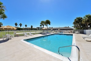 Outdoor pool - Americas Best Value Inn Satellite Beach Melbourne (Satellite Beach)