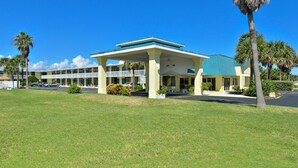 Exterior - Americas Best Value Inn Satellite Beach Melbourne (Satellite Beach)