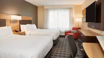 Studio, 2 queensize-senger | Skrivebord, blendingsgardiner, lydisolert og strykejern/-brett