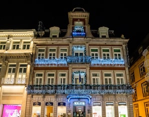 Façade de l’hébergement – soirée/nuit