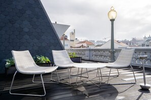 شرفة على السطح