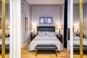 Suite | In-room safe, desk, laptop workspace, soundproofing - Grande Hotel do Porto (Porto)