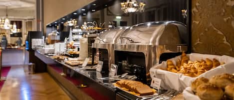 Free daily buffet breakfast