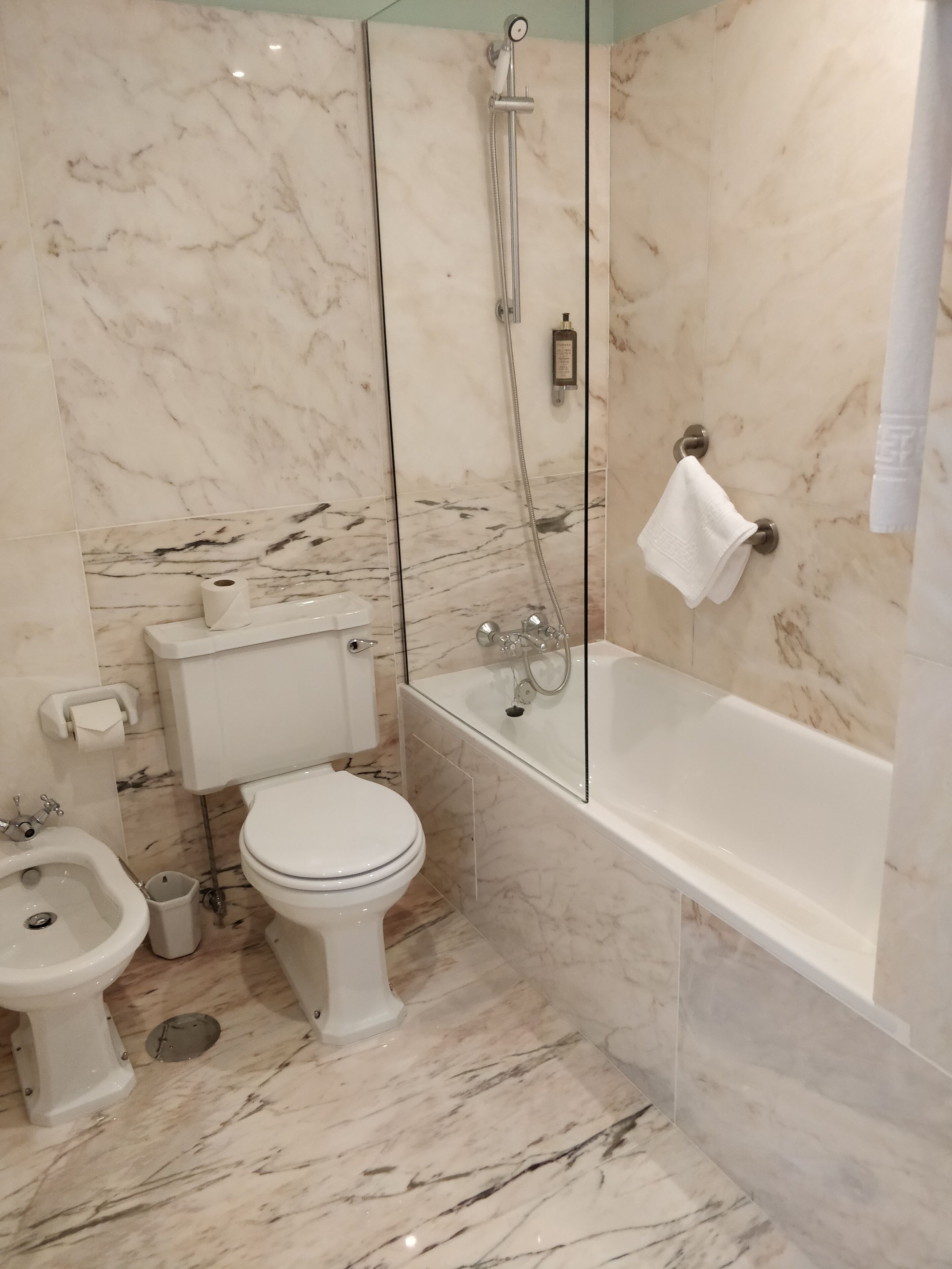 classic twin room | bathroom | free toiletries, hair dryer, towels