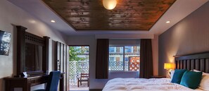 Single Room, 1 Queen Bed, Non Smoking | Iron/ironing board, free WiFi, bed sheets