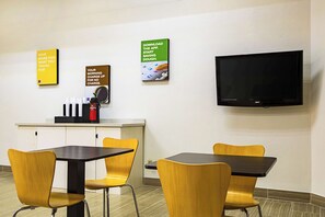 Restaurant - Motel 6 Opelousas, LA (Opelousas)