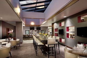 Bar (trong khuôn viên)