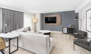 Presidential Suite | Premium bedding, in-room safe, desk, laptop workspace