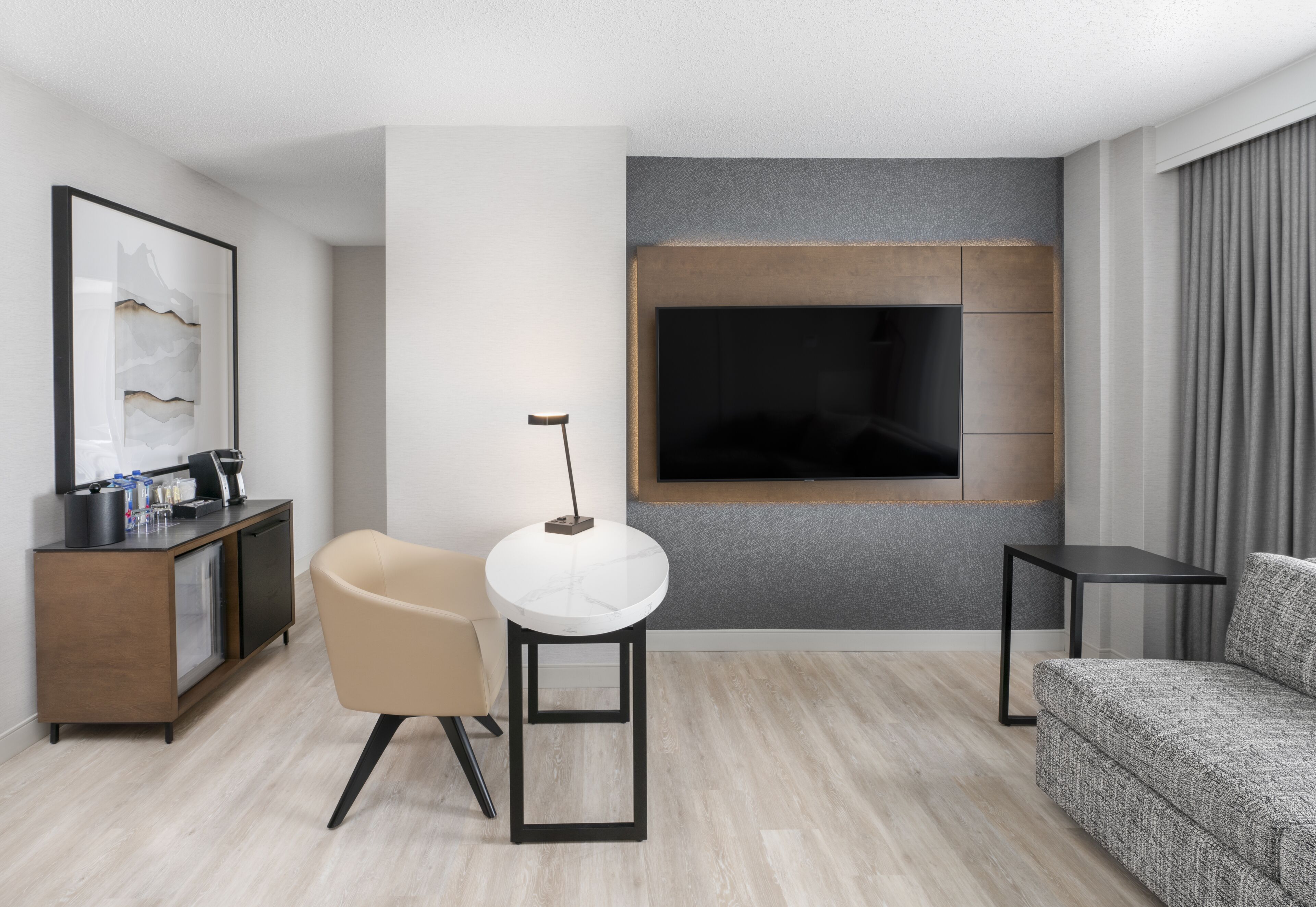 deluxe suite | premium bedding, in-room safe, desk, laptop workspace