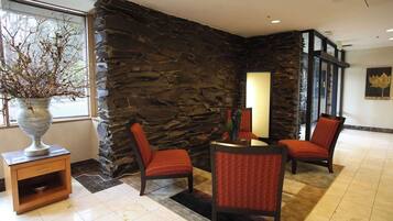 ุงูู
ูุดุฃุฉ ู
ู ุงูุฏุงุฎู