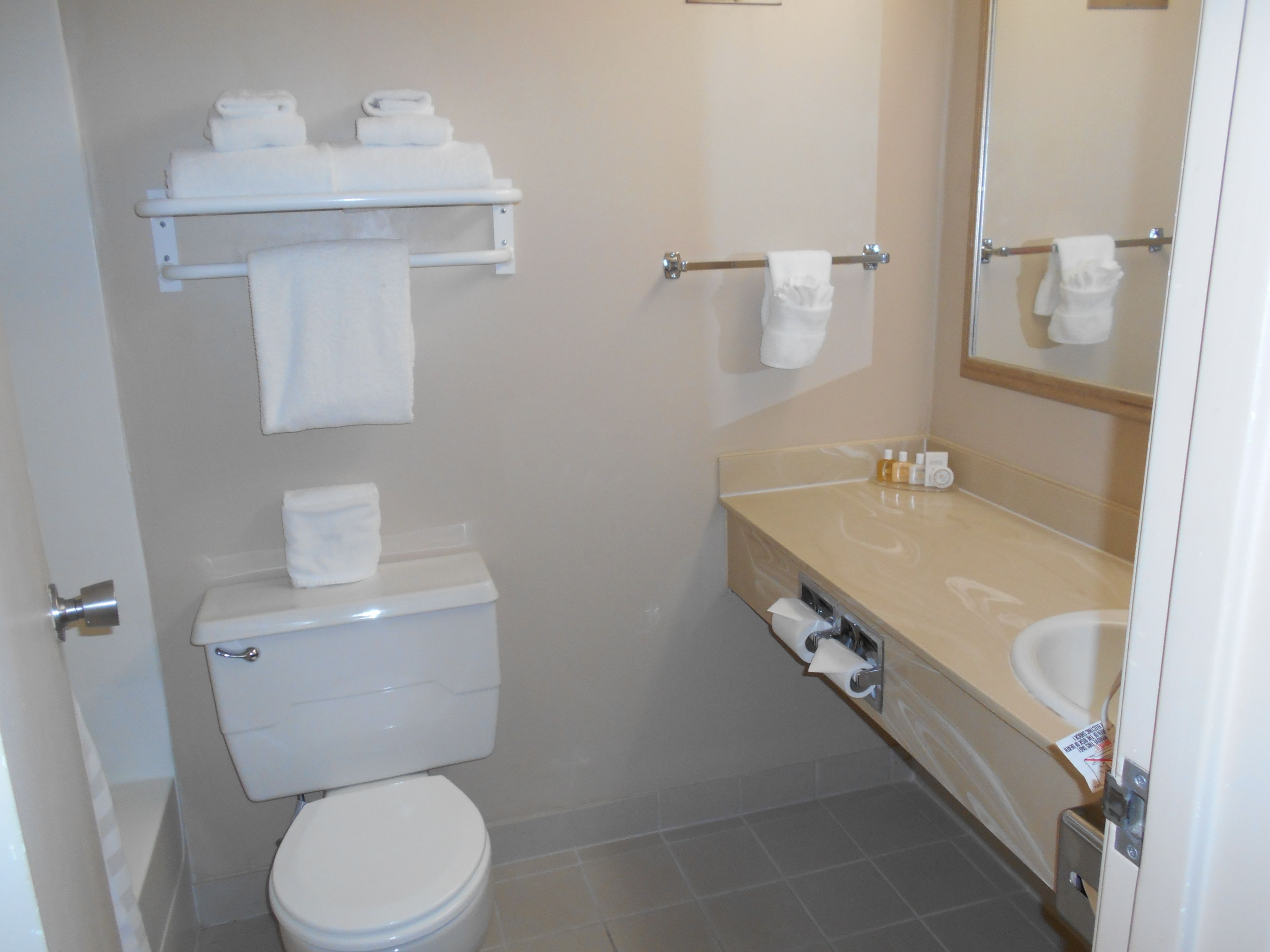 Combined shower/bathtub, designer toiletries, hair dryer, towels