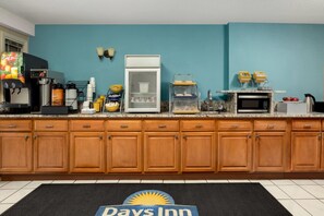 Café da manhã para viagem grátis todos os dias