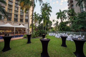 Lunch, dinner served; local cuisine, pool views 
