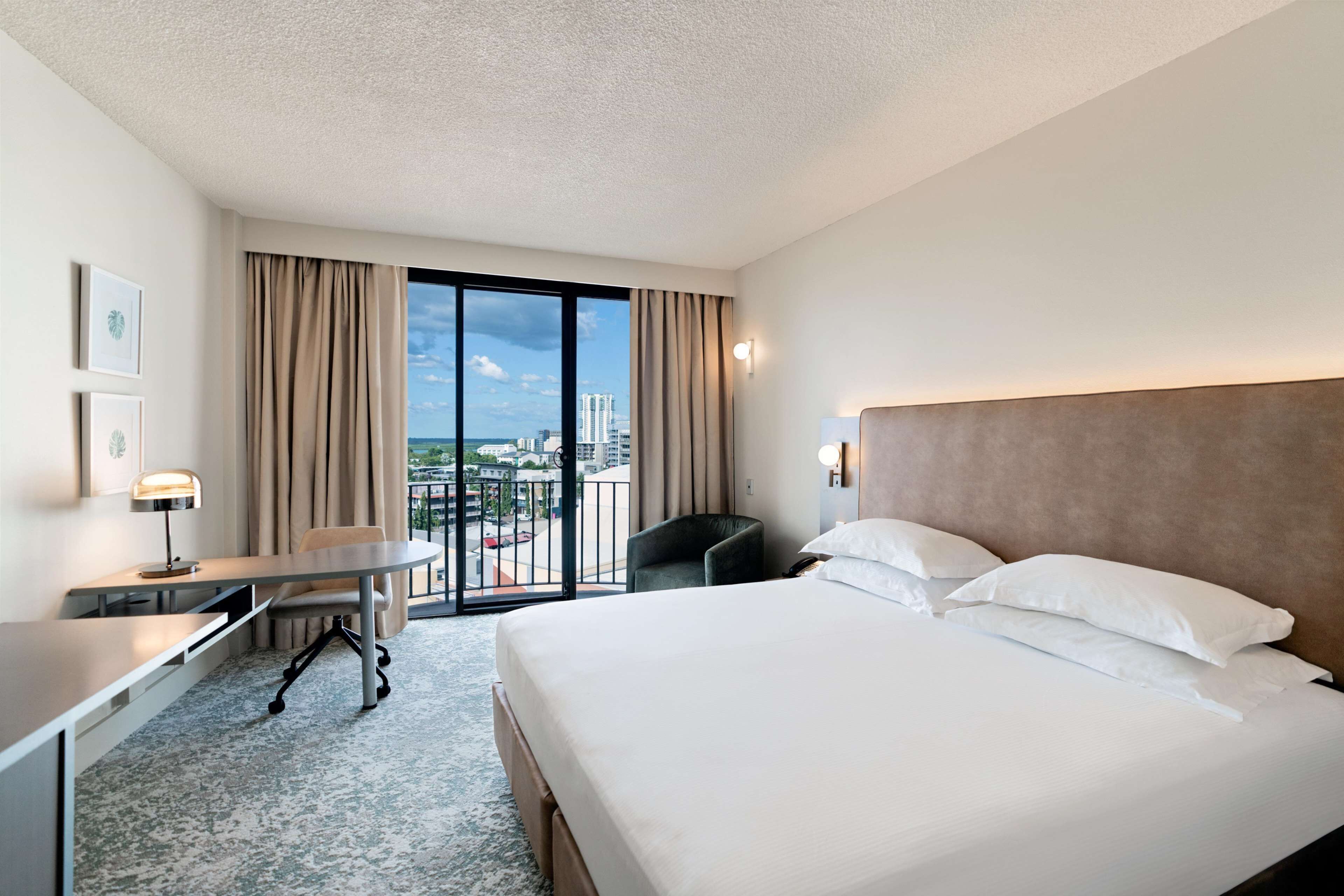 room, 1 king bed | 1 bedroom, premium bedding, in-room safe, desk