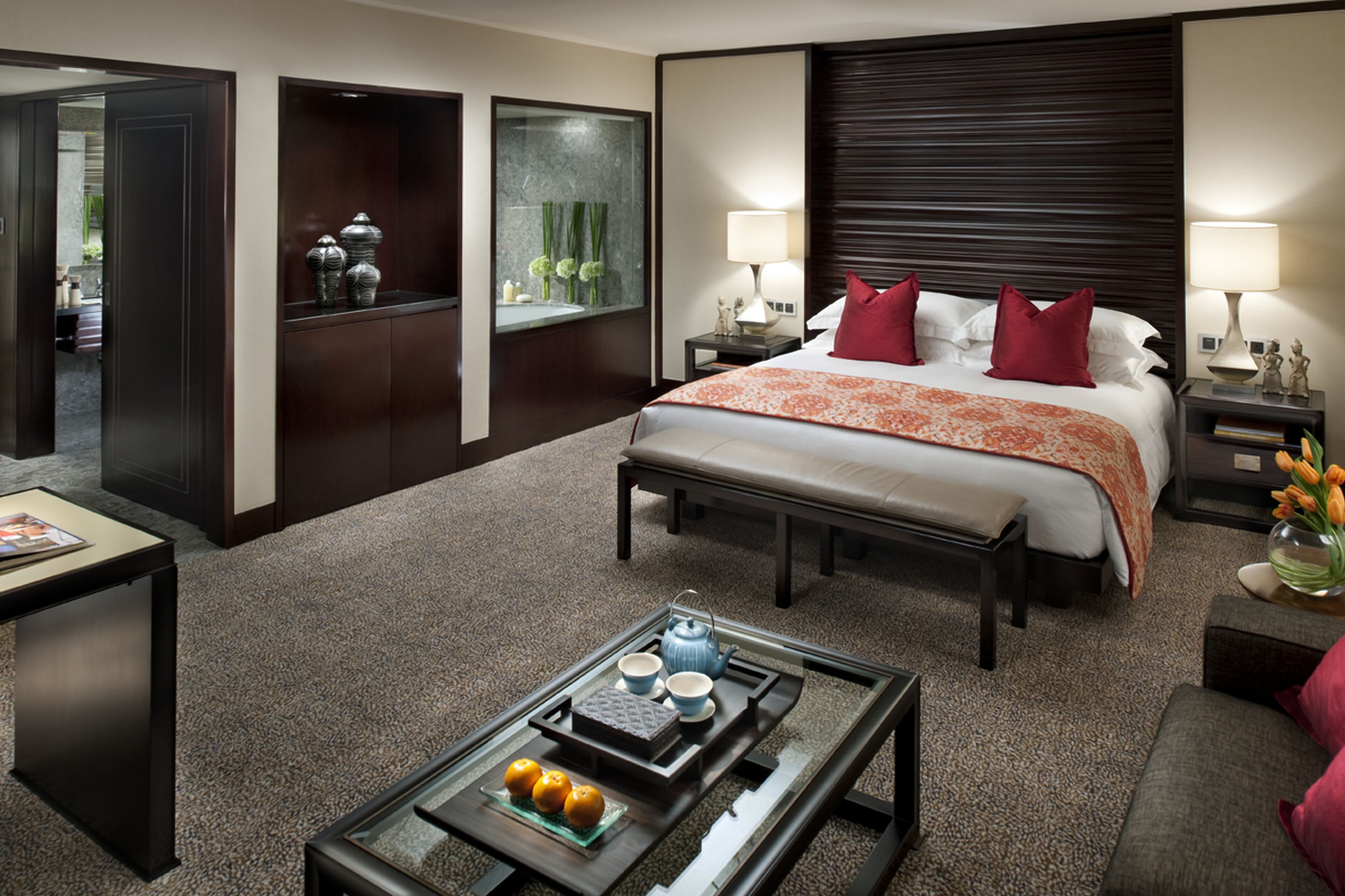 Club Deluxe, Zimmer, 1 King-Bett | Wohnbereich | 42-Zoll-LCD-Fernseher mit Kabelempfang, Fernseher