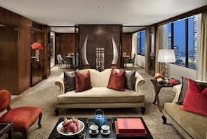 Mandarin, Suite