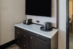 Room, 1 King Bed, Accessible, Non Smoking | Living area | 40-inch LCD TV with cable channels, TV
