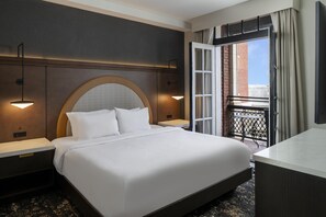 Desk, free WiFi, bed sheets - Hampton Inn & Suites Birmingham-Downtown-Tutwiler (Birmingham)