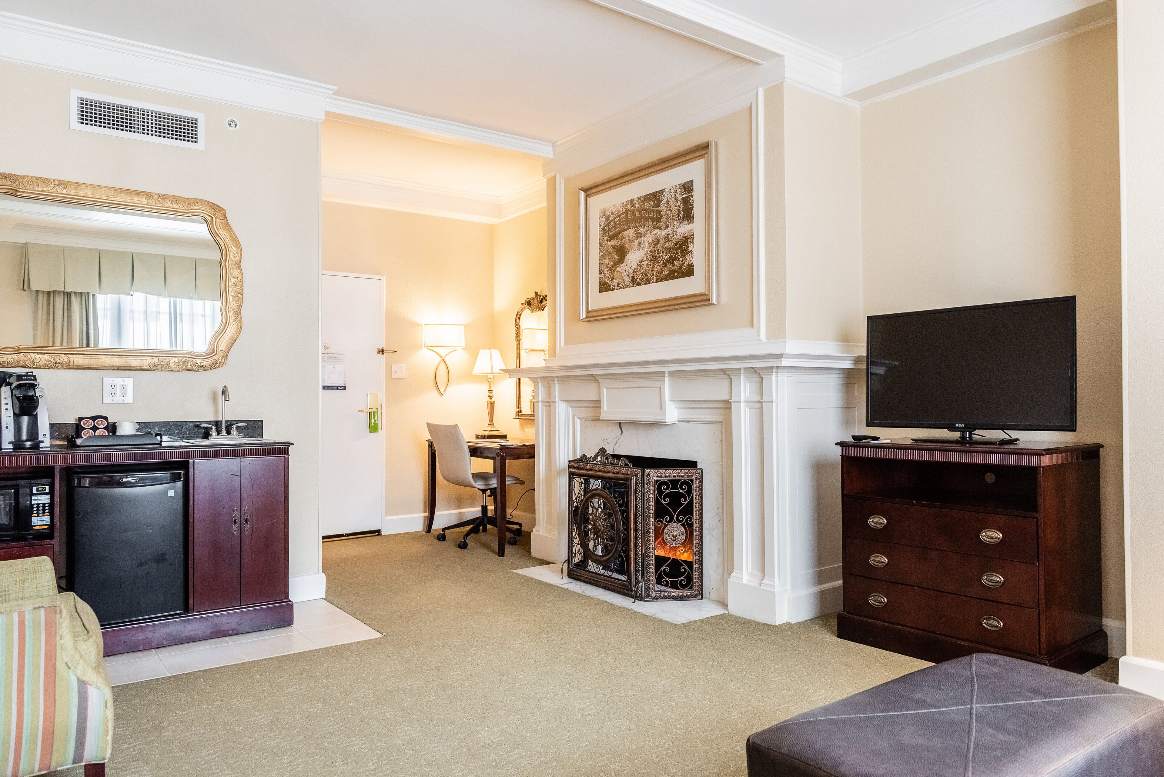 suite, non smoking, fireplace | living room | 40-inch lcd tv with cable channels, tv