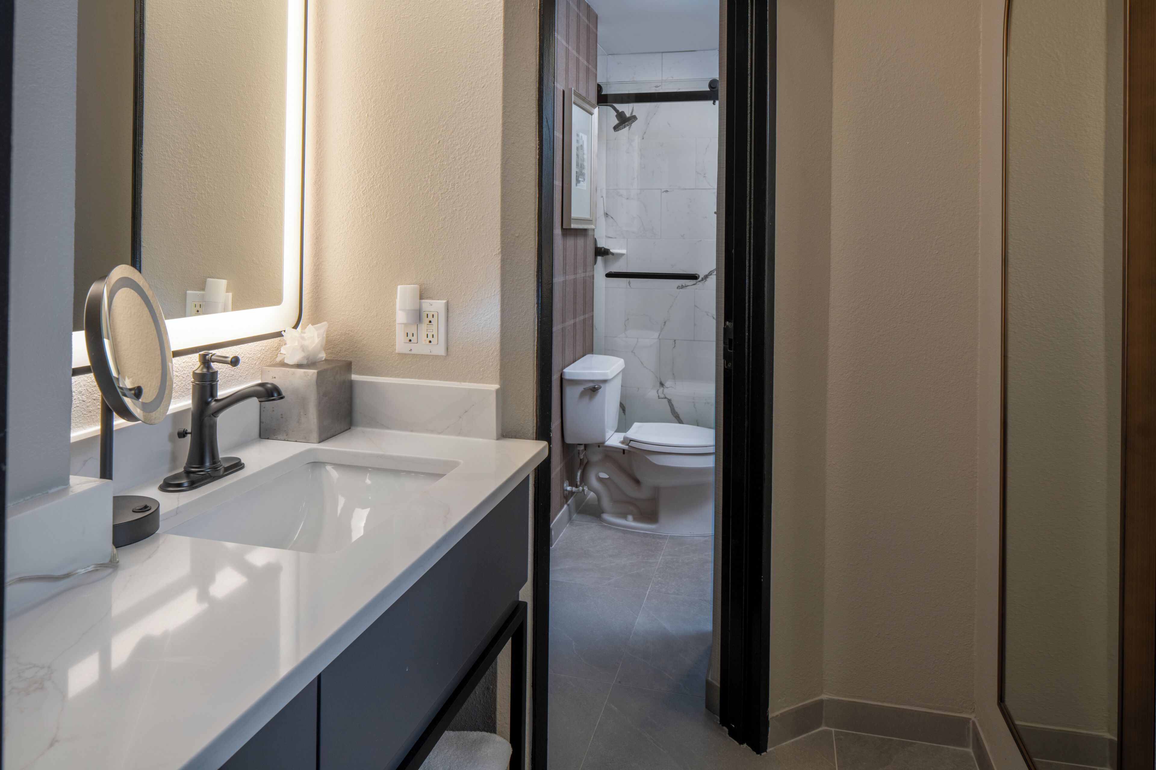 One King Suite Special, Non-smoking | Bathroom | Free toiletries, hair dryer, towels, soap