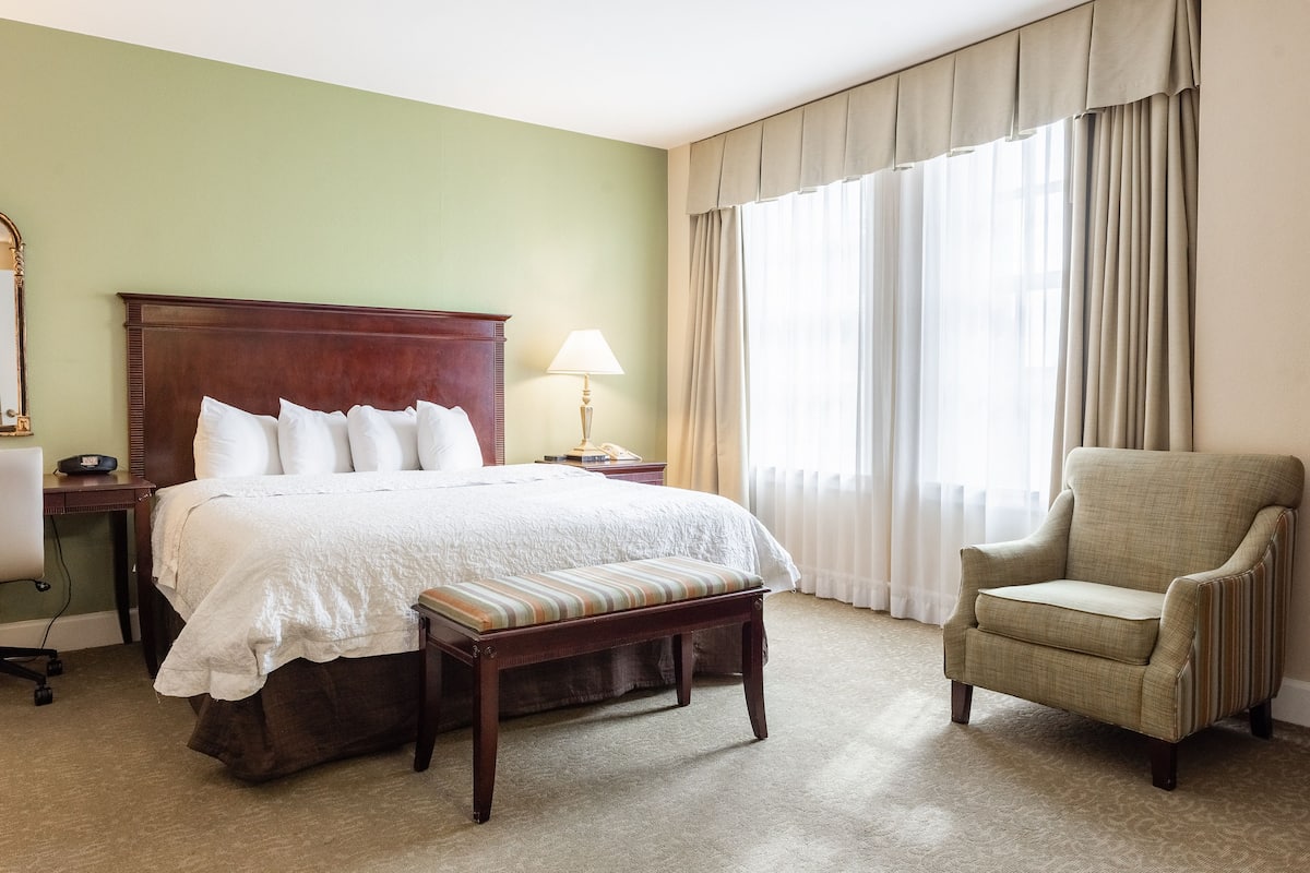 Desk, free WiFi, bed sheets