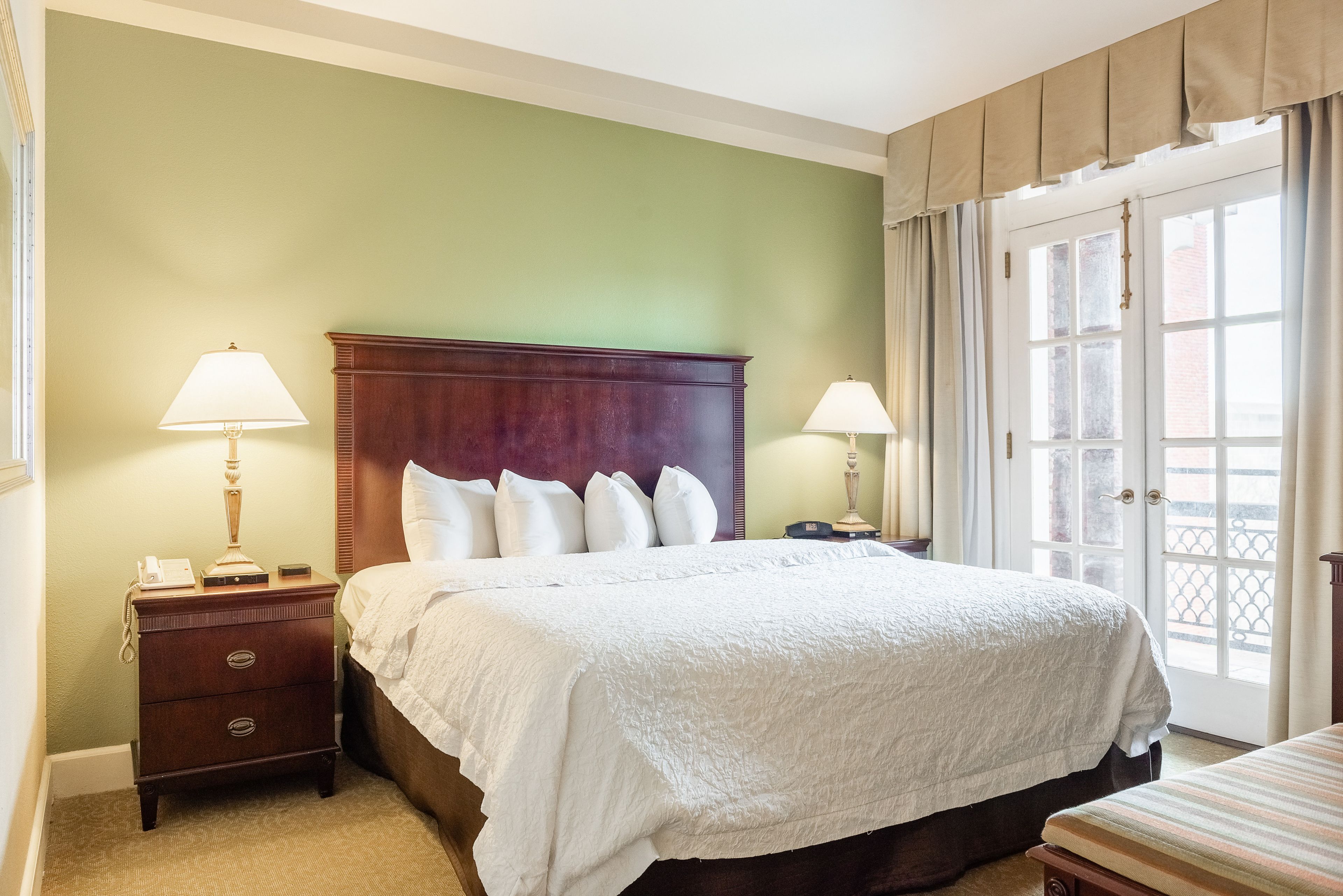 one king ste special nonsmok | desk, free wifi, bed sheets