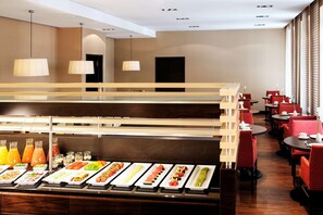 Tägliches Frühstücksbuffet gegen Gebühr