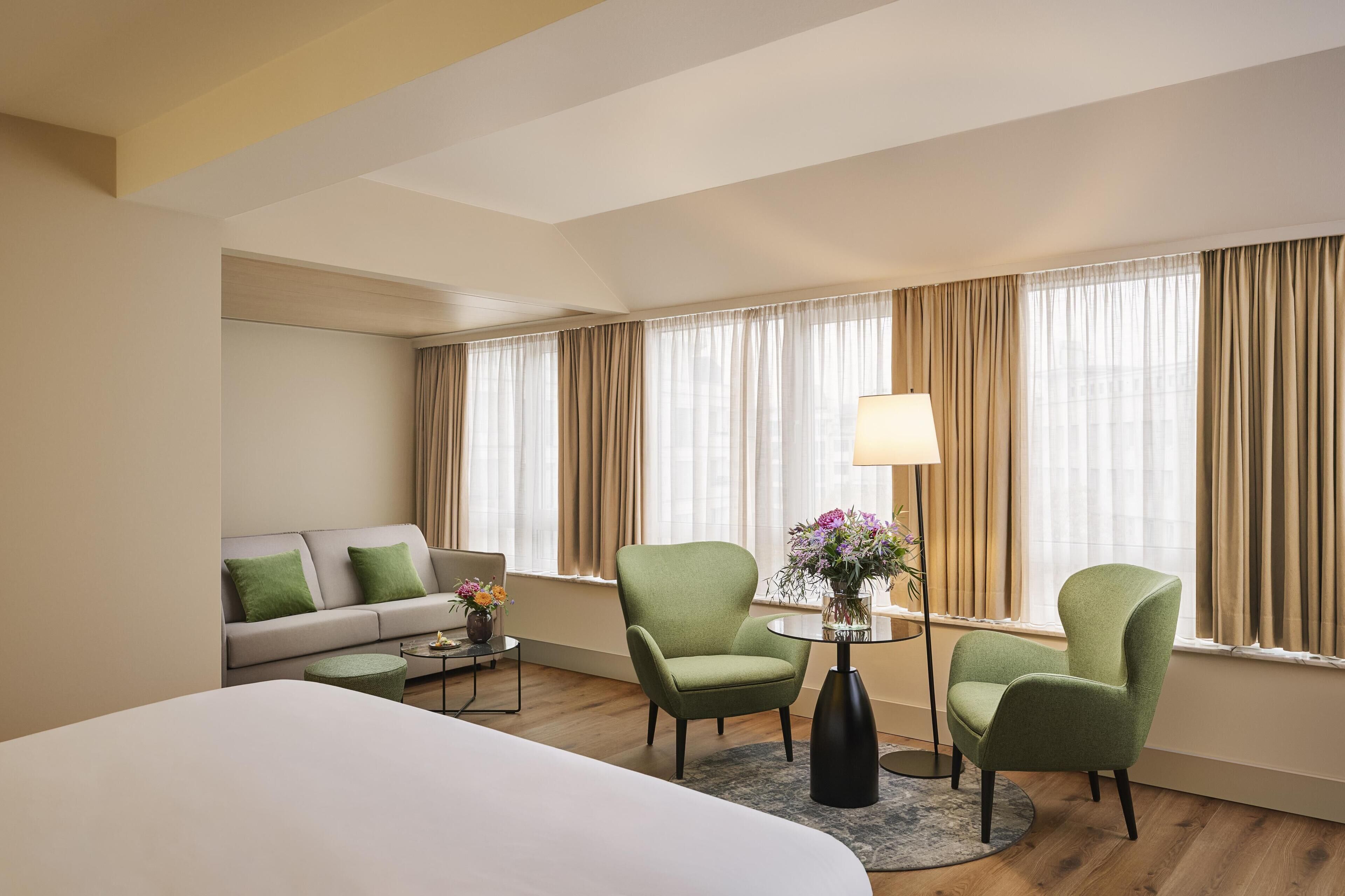 Junior Suite | In-room safe, desk, soundproofing, free cribs/infant beds