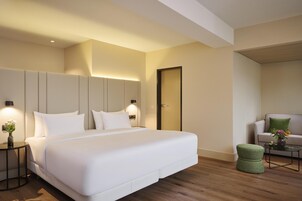 Junior Suite | In-room safe, desk, soundproofing, free cribs/infant beds