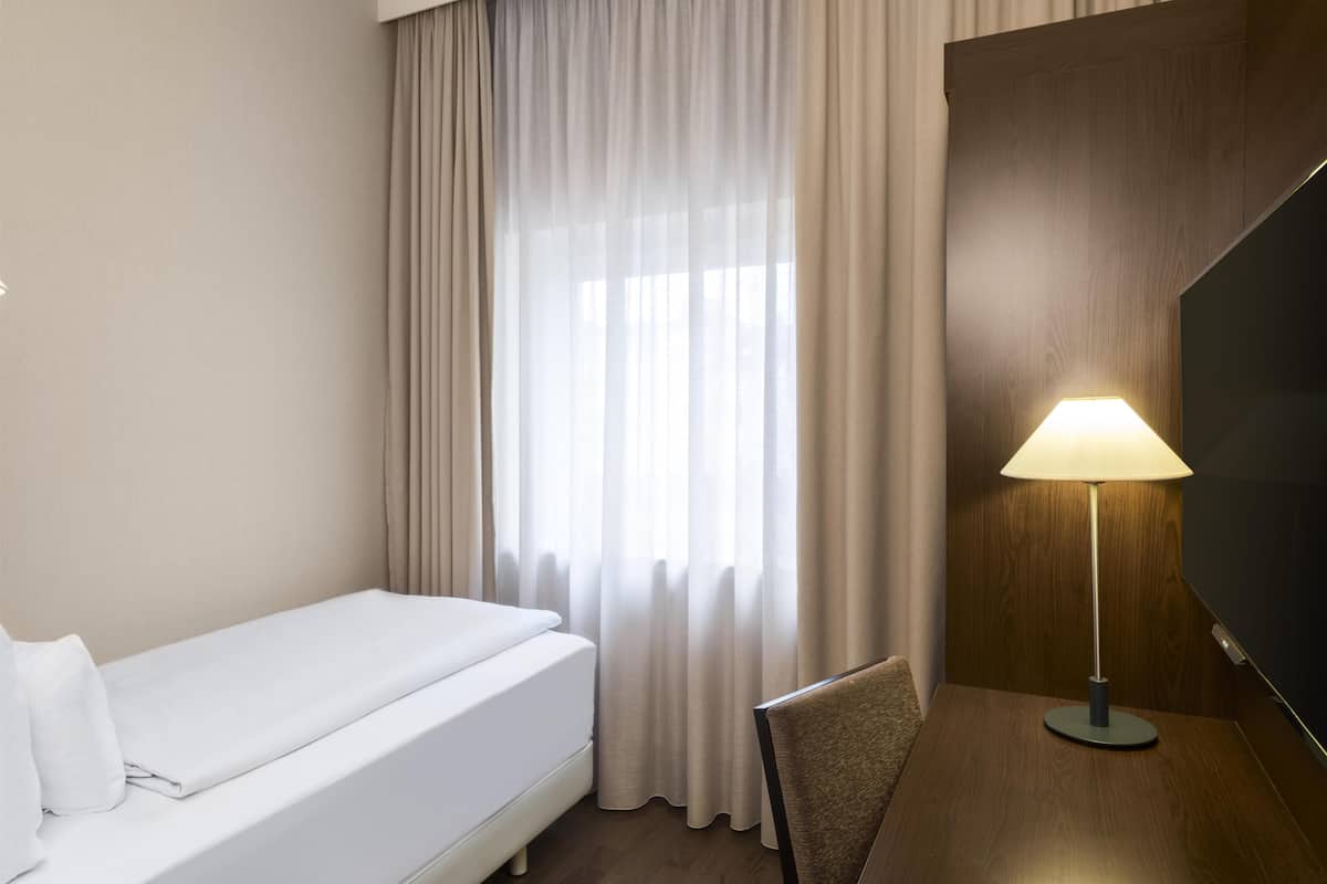 ベーシック シングルルーム | セーフティボックス (室内)、デスク、防音設備、ベビーベッド (無料)