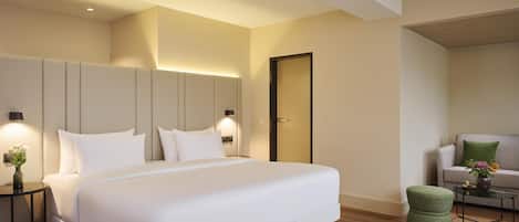 Junior Suite | In-room safe, desk, soundproofing, free cribs/infant beds