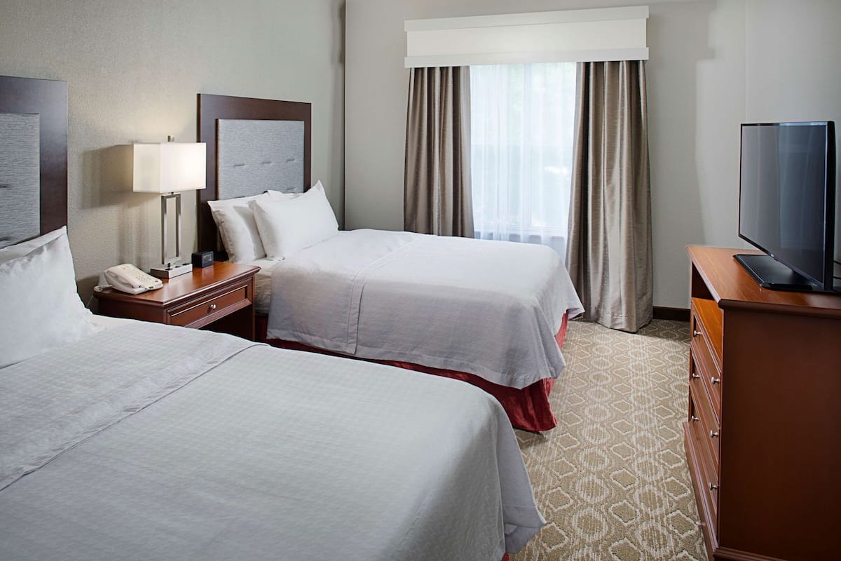 In-room safe, desk, free cribs/infant beds, free internet