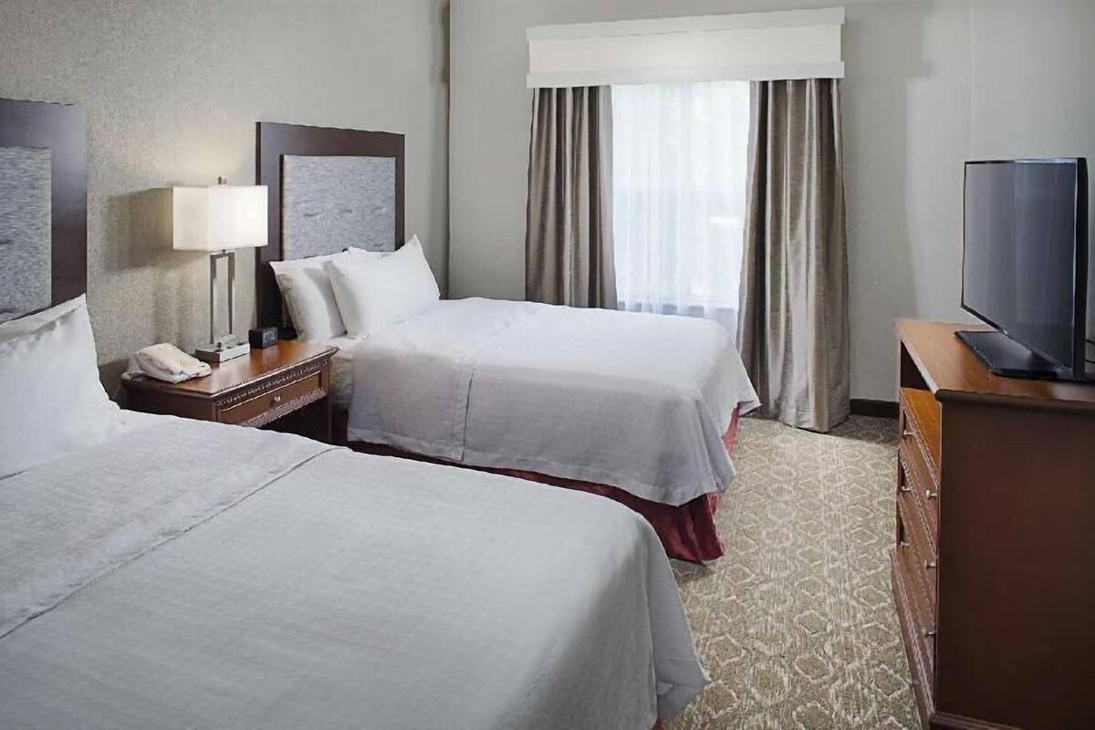 In-room safe, desk, free cribs/infant beds, free internet