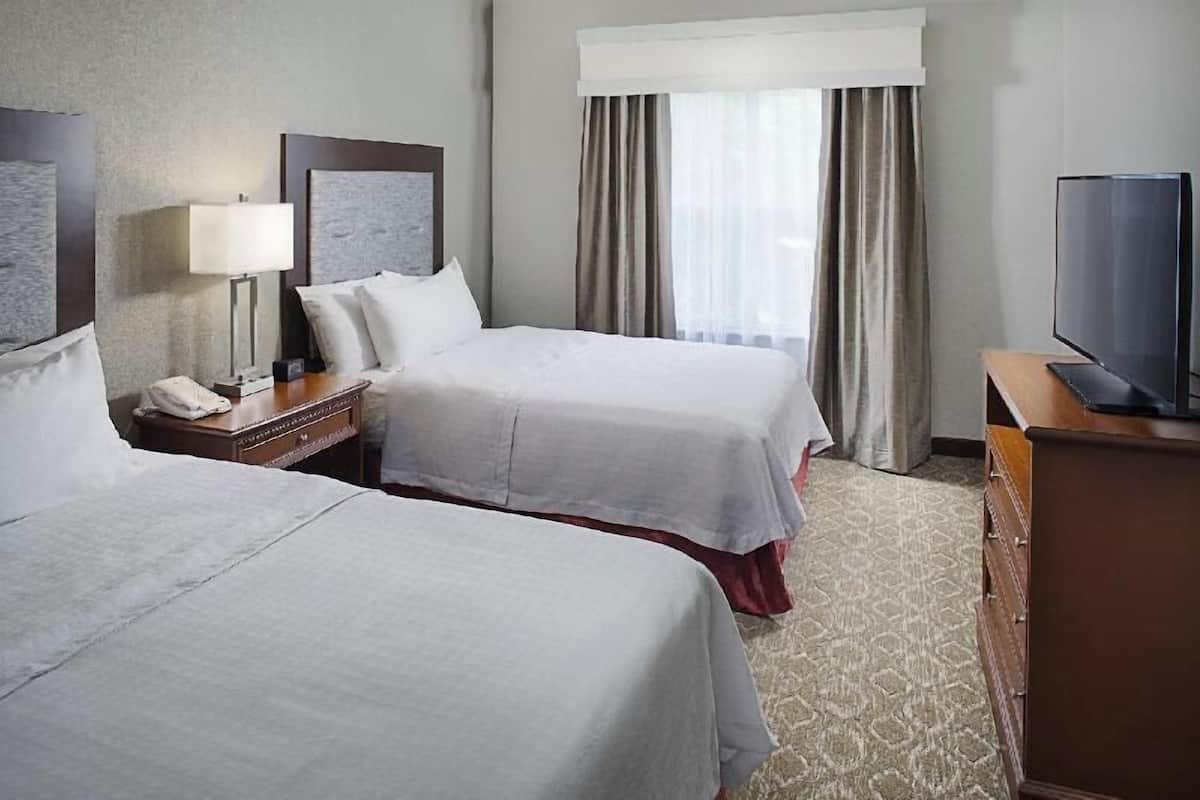 In-room safe, desk, free cribs/infant beds, free internet