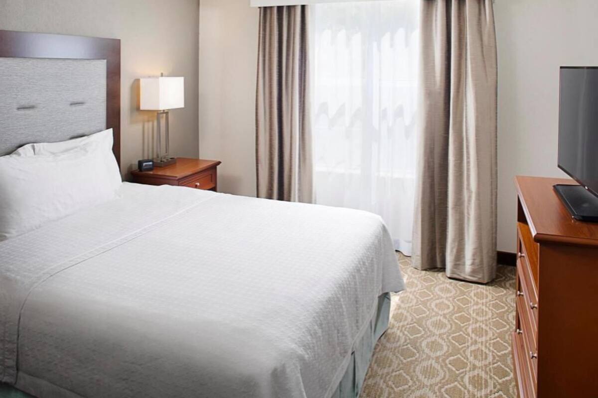 In-room safe, desk, free cribs/infant beds, free internet