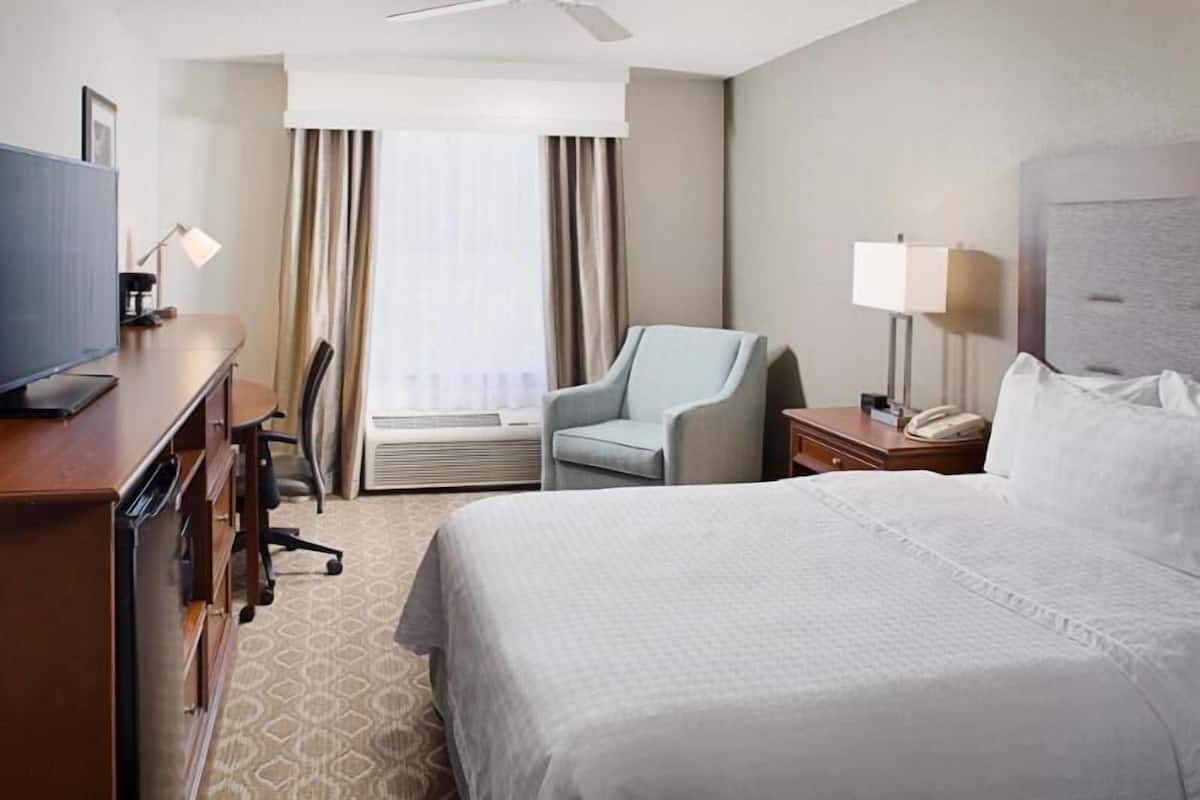 In-room safe, desk, free cribs/infant beds, free internet